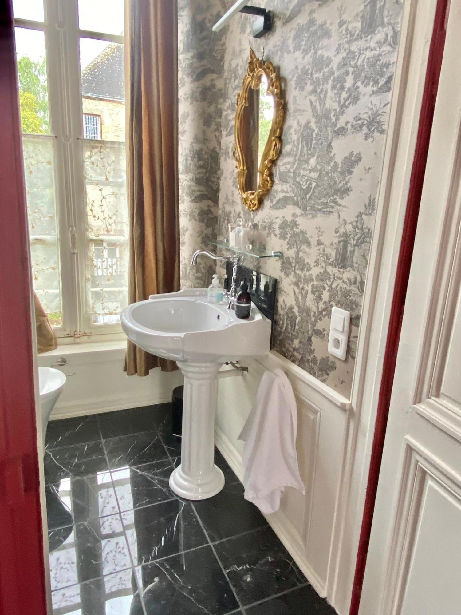 L'Hotel de Hercé Chambre d'Hote Mayenne Esterno foto